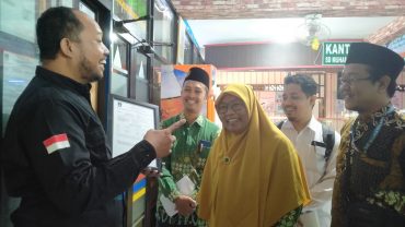 Wakil Kepala SD Muhammadiyah 1 Solo Beri Tips Menulis Berita Semudah Bercerita