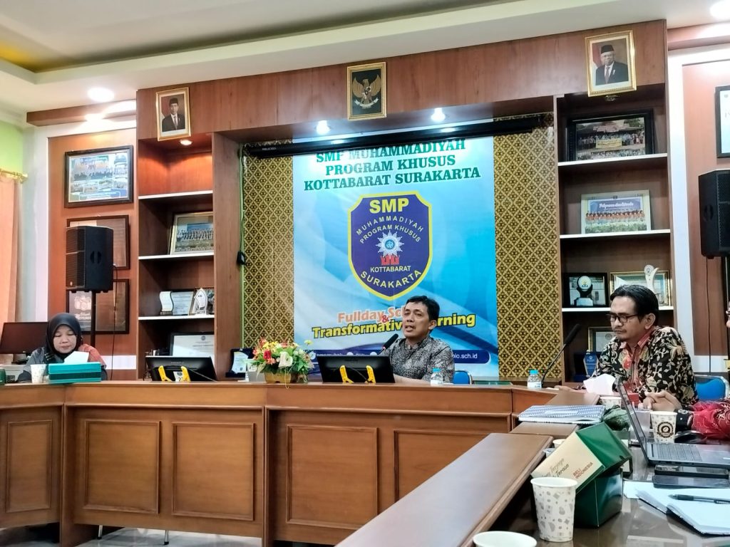 Perkuat Pelayanan Prima, SMP Muhammadiyah PK Solo Gelar Workshop untuk Guru dan Tenaga Kependidikan
