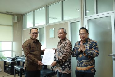 Hadiah Tahun Baru, M. Farid Wajdi jadi Guru Besar Ilmu Manajemen UMS