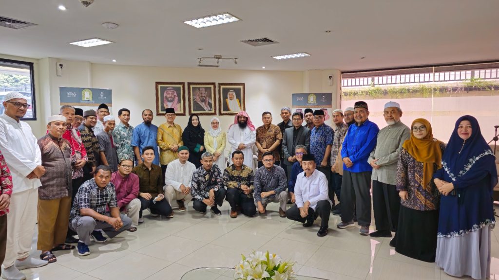 Dekan FAI UMS Dapatkan Undangan Umrah Gratis dari Raja Salman