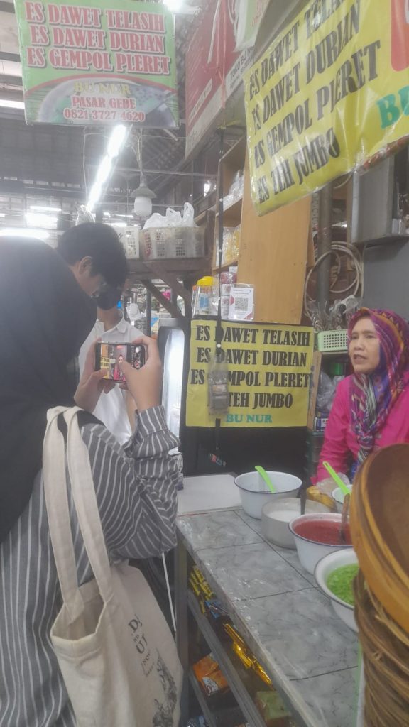 Siswa SMA Muhammadiyah PK Solo Observasi UMKM untuk Program P5