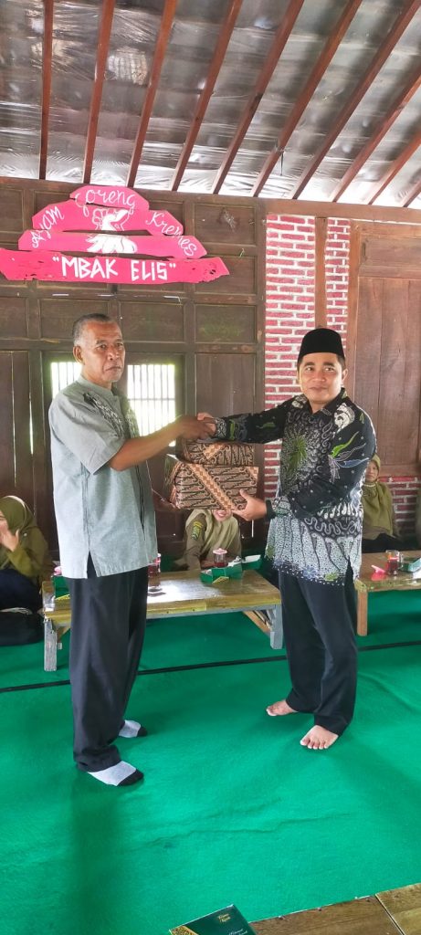 Petugas Keamanan SD Muhammadiyah 2 Solo Perpisahan Purna Tugas