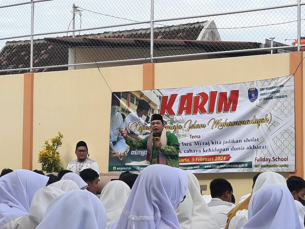 Ratusan Siswa SMP Muhammadiyah PK Solo Diajak Merenungkan Hikmah Isra Miraj