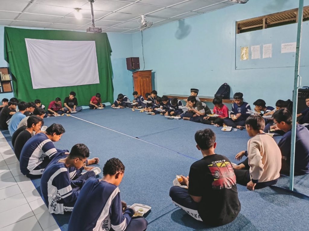 Kegiatan Mabit di SMP Muhammadiyah 6 Solo sebagai Pembelajaran yang Menyenangkan