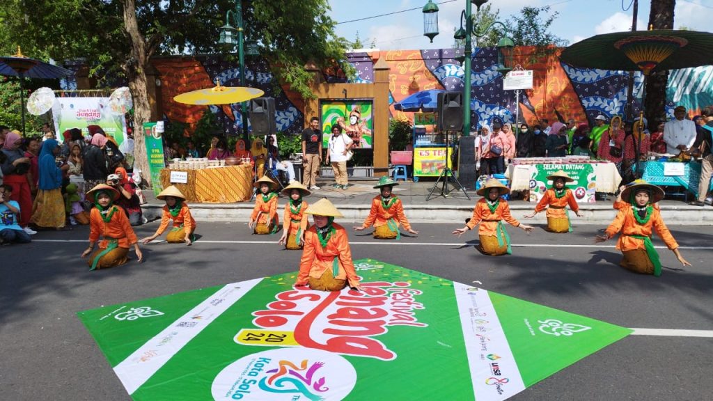 Tarian Caping Siswa SD Muhammadiyah 1 Solo Meriahkan Festival Jenang 2024