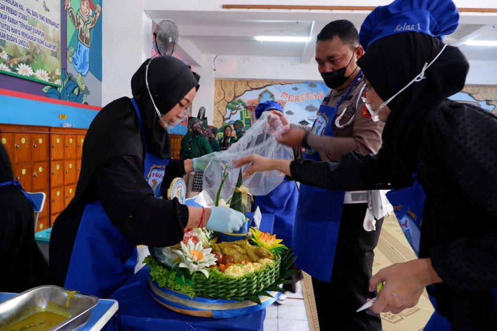 Lomba Tumpeng untuk Sambut Milad ke-24 SD Muhammadiyah PK Solo