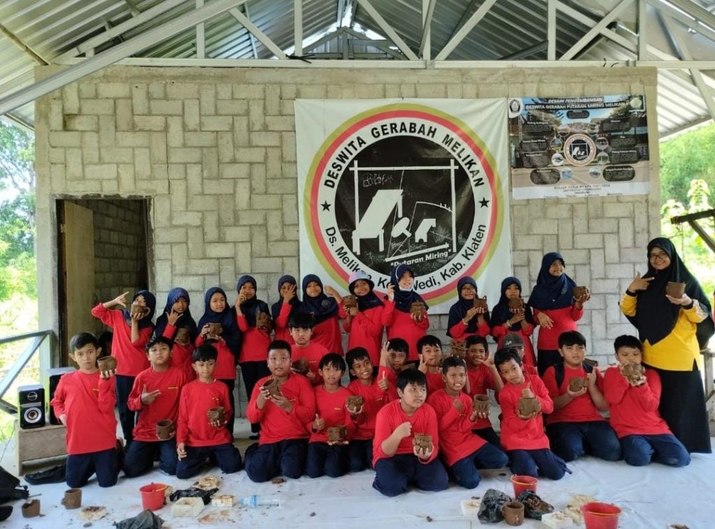 SD Muhammadiyah 2 Solo Outing Class di Kampung Gerabah dan Soko Alas