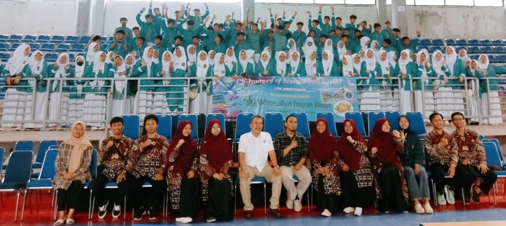 Siswa SMA Muhammadiyah PK Solo Belajar Iklim Kampus ke ITB Bandung
