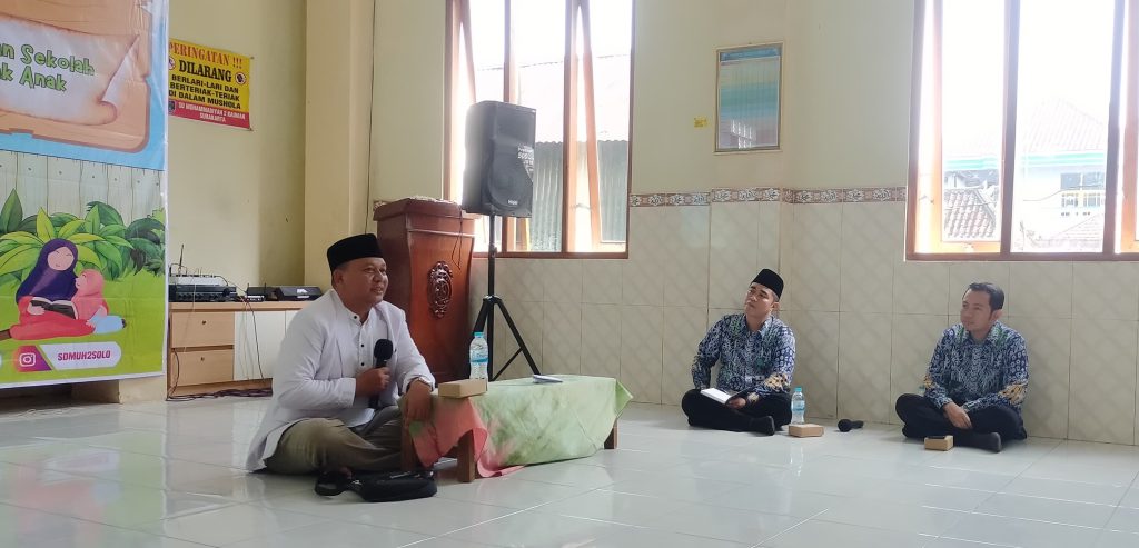 Wali Siswa Kelas 4 dan 5 SD Muhammadiyah 2 Solo Ikuti Seminar Parenting