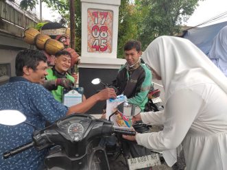 Sambut Ramadan, Ratusan Siswa SMP Muhammadiyah PK Solo Pawai Bagi Makanan