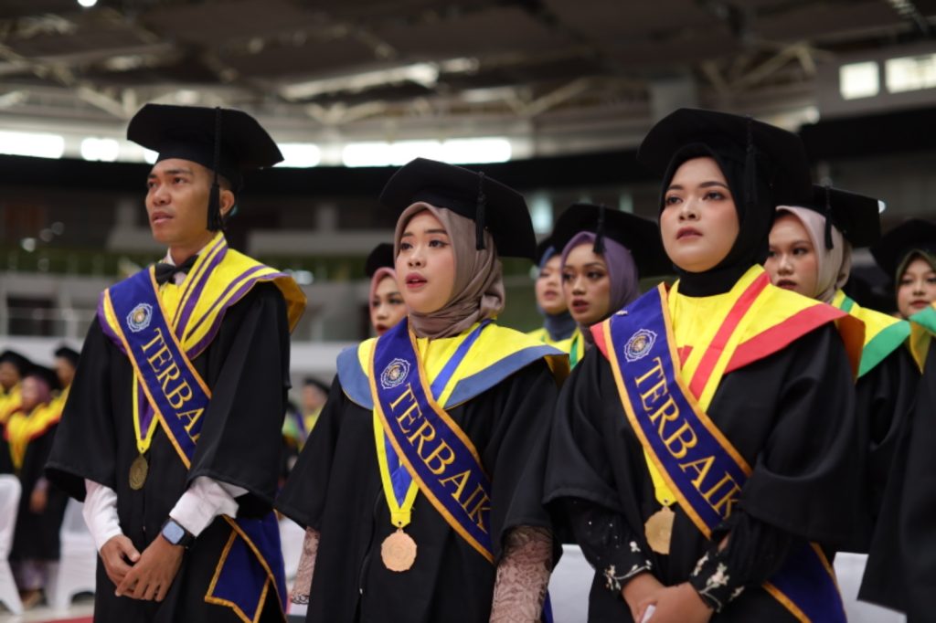 UMS Luluskan 2.164 Alumni dengan Kemampuan Iptek dan Kompetensi Spiritual yang Tinggi