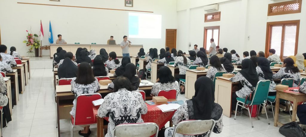 Guru SD Muhammadiyah 2 Solo Ikuti Sosialisasi Lagu Anak-Anak Indonesia