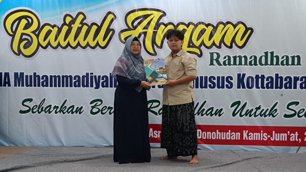 SMA Muhammadiyah PK Solo Apresiasi Dua Siswa Penggerak Literasi