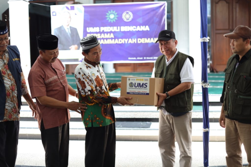 Korban Banjir di Demak Sambut Hangat Rombongan UMS Peduli