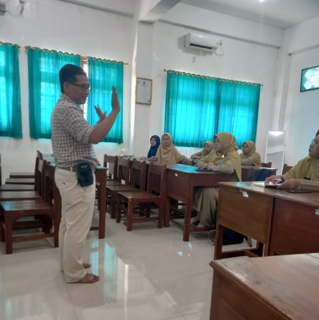 SMA Muhammadiyah PK Solo Gelar Workshop Menulis Rilis bagi Guru dan Karyawan