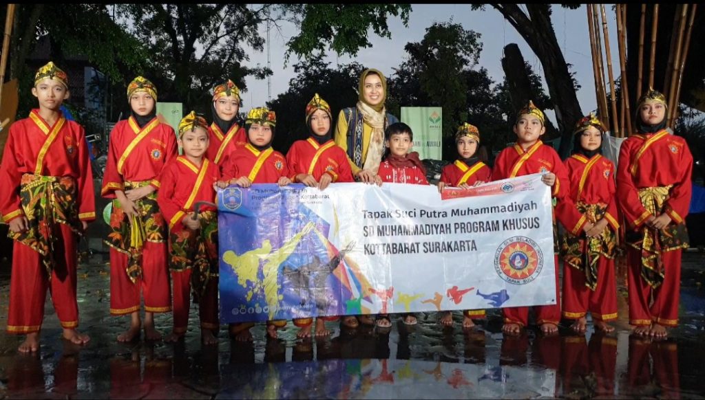 Tapak Suci SD Muhammadiyah PK Kottabarat Tampil Memukau pada Kegiatan Bakdan Ing Awali