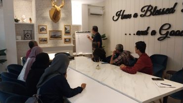 Ciptakan Kenyamanan Beribadah, IKA UMS Luncurkan Gerakan Surau Bersih