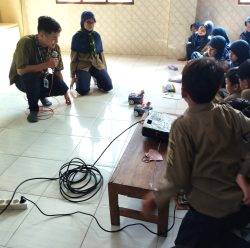 Siswa SD Muhammadiyah 2 Solo Belajar Robotik