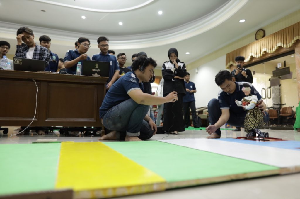 Lolos Running Test, Tim Robot UMS Siap Maju ke Seleksi Tingkat Wilayah KRI 2024