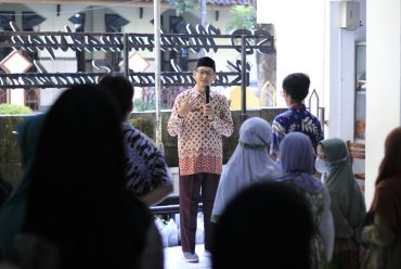 Pimpin Upacara Hardiknas, Kepala SD Muhammadiyah PK Solo Ingatkan Ajaran “Tri Nga”