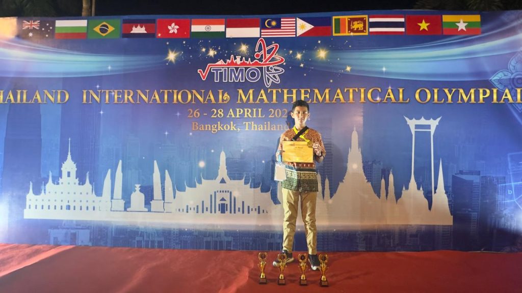 Membanggakan! Atthar Ibrahim Aquilla Wibowo, Siswa SMP Muhammadiyah PK Sabet 5 Medali di Olimpiade Matematika Internasional