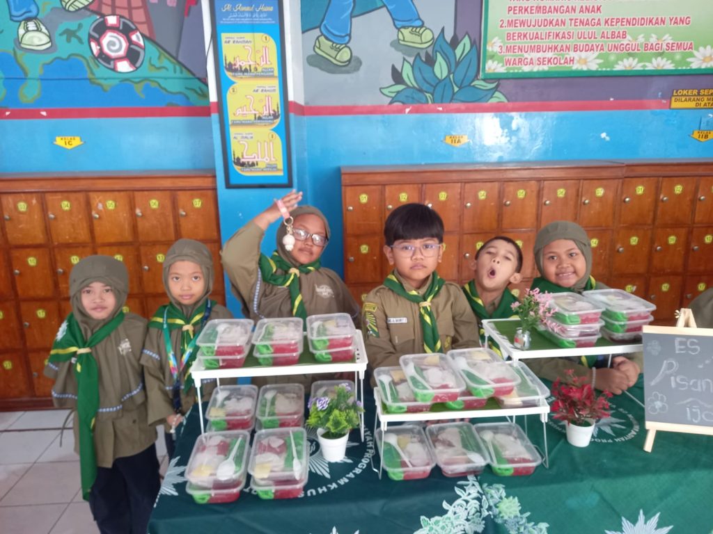 Siswa SD Muh PK Solo Belajar Kearifan Lokal melalui Jajanan Tradisional