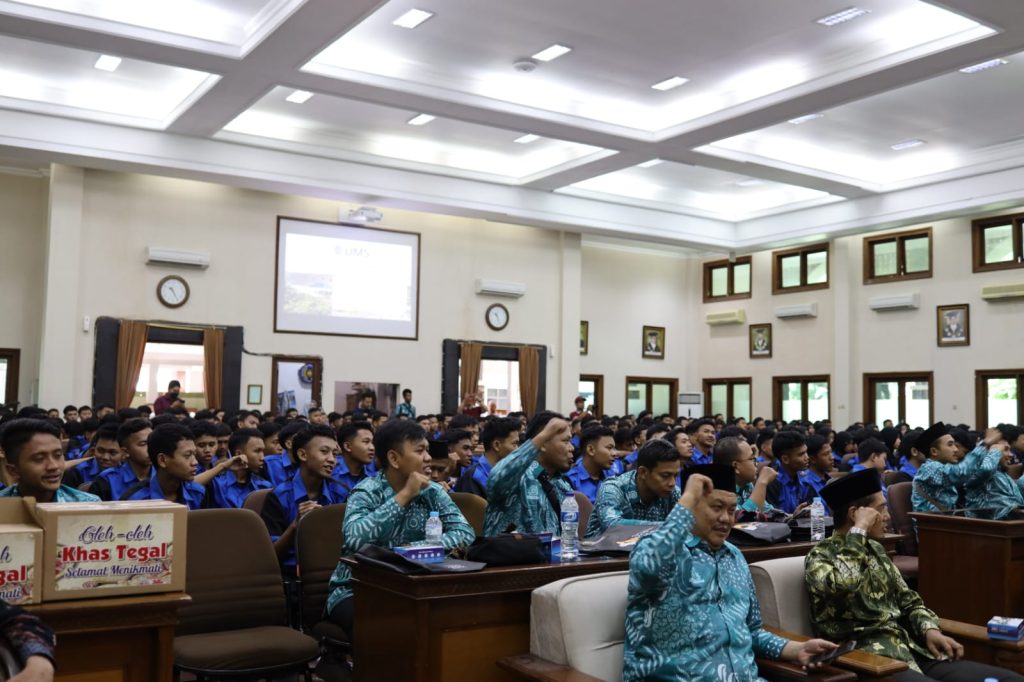 Mengenal Dunia Kampus, Siswa SMK Muhammadiyah Kramat Sambangi Kampus UMS