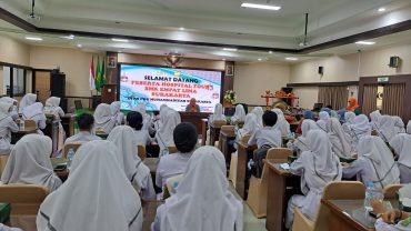 Siswa SMK Empat Lima Belajar Pelayanan Keperawatan ke RS PKU Muh Solo