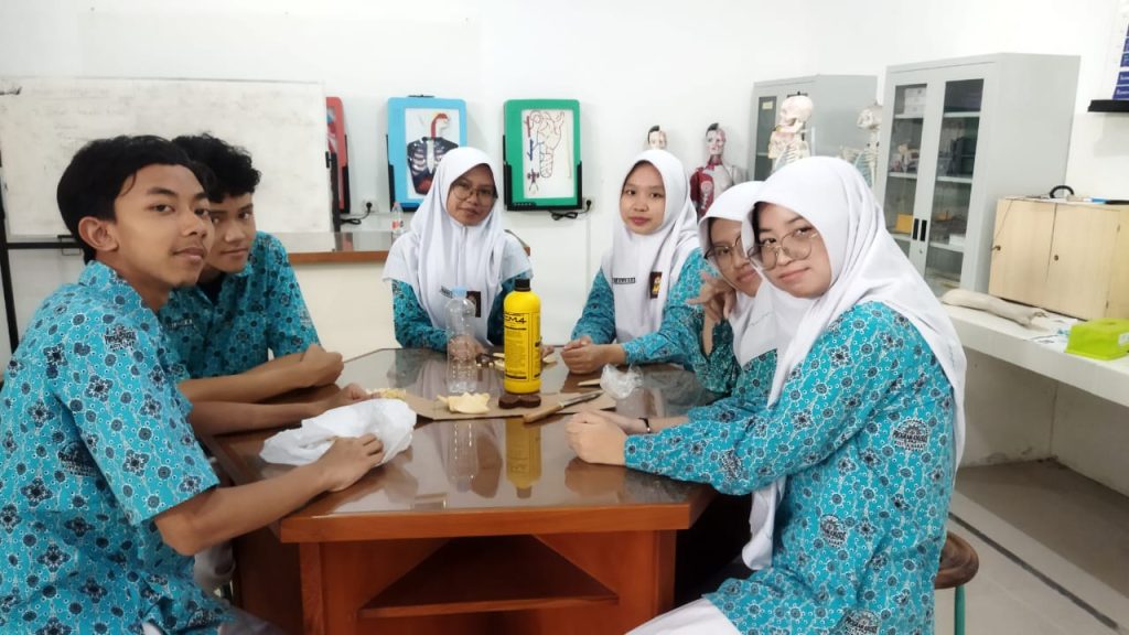 Pembelajaran Baik tentang Pendidikan Lingkungan Hidup di SMA Muh PK Kottabarat