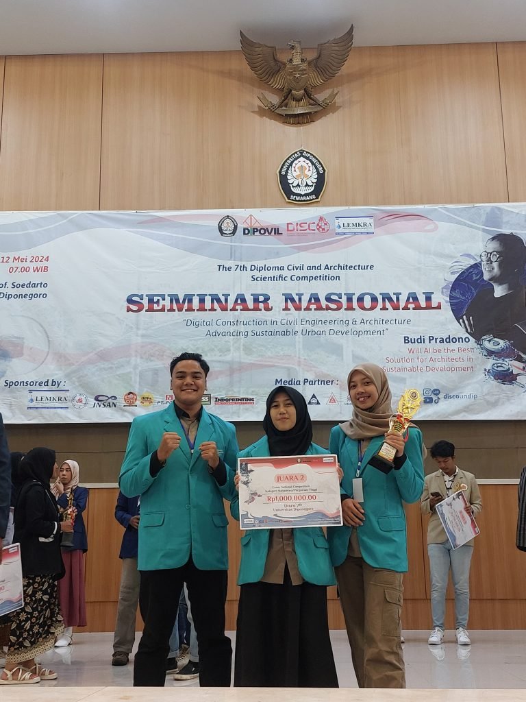 Tulis Esai untuk Kurangi Angka Kematian Akibat Kecelakaan, Mahasiswa Teknik Sipil UMS Raih Juara II