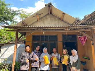 Tim Kolaborasi Dosen UMS-UMSIDA Dampingi UKM Kerupuk Samiler di Pasuruan