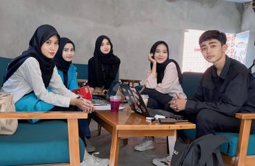 Respons Isu Kesehatan Mental, Tim PKM-RSH UMS Teliti Mental Quotes Book