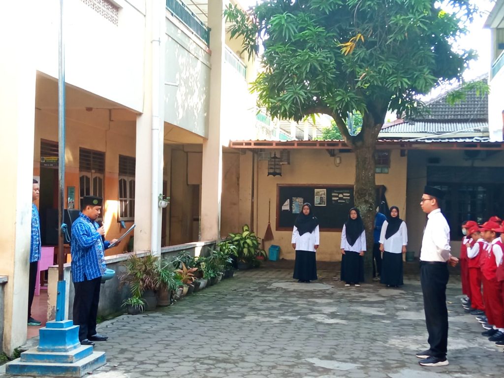 SD Muhammadiyah 3 Solo Selenggarakan Upacara Hari Lahir Pancasila