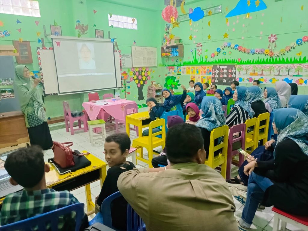 SD Muhammadiyah 2 Solo Serahkan Rapor ke Wali Siswa