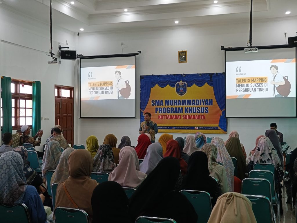 Komite Kelas Gen-8 SMA Muh PK Solo Gelar Seminar Parenting