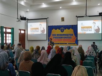 Komite Kelas Gen-8 SMA Muh PK Solo Gelar Seminar Parenting