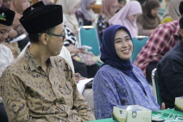 Rektor Unsa, Astrid Widayani, saat menghadiri seminar bertema Masa Depan Ekonomi Kreatif Kota Surakarta pada Kamis (6/6/2024) di Balai Muhammadiyah Kota Solo.