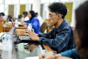 Badan Pembina Seni Mahasiswa Indonesia (BPSMI) mengadakan Seleksi Pekan Seni Mahasiswa Daerah (Peksimida) Jawa Tengah 2024 Tangkai Lomba Penulisan Lakon di Ruang Seminar Lt.7 Gedung Induk Siti Walidah (GISW) Universitas Muhammadiyah Surakarta (UMS), Rabu (19/6/2024).