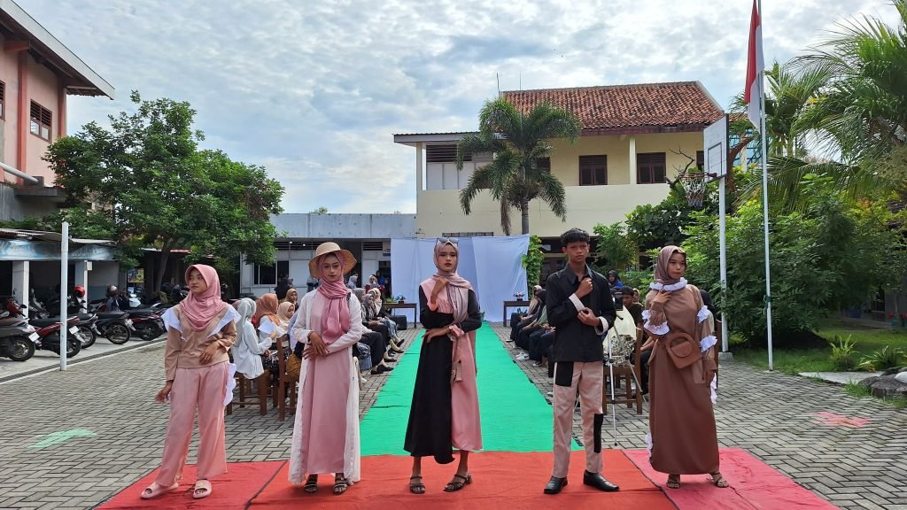 Desainer Pelajar SMK Muhammadiyah 5 Solo Pamer Karya Bertema Dasaloka