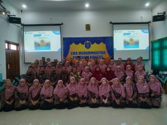 SMA Islam Hidayatullah Semarang Studi Tiru di SMA Muhammadiyah PK Solo