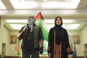 Lembaga Bahasa dan Ilmu Pengetahuan Umum Universitas Muhammadiyah Surakarta (LBIPU UMS) menggelar acara "The 7th Social Gathering of English Tutorial Program 2024."Acara tersebut berlangsung di Gedung Auditorium Moh. Djazman Kampus 1 UMS, Selasa (25/6/2024) malam.