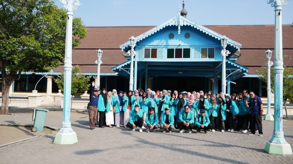 HistorywalkMu Telusuri Kampung Kauman Bareng Mahasiswa Psikologi UMS