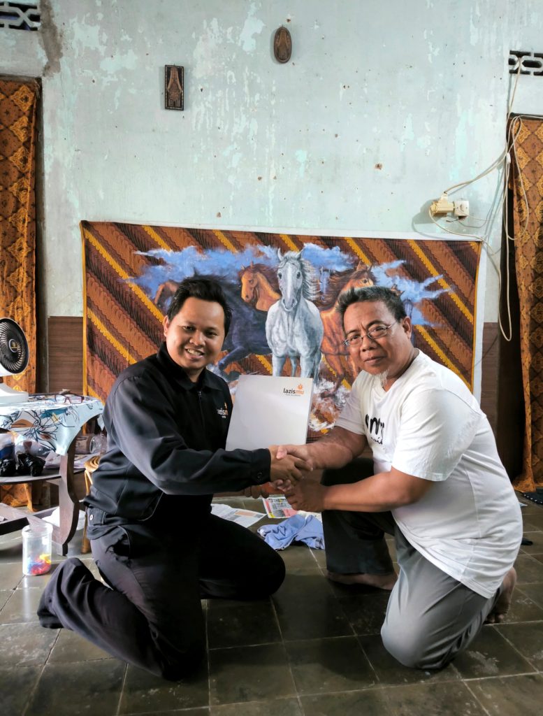 Lazismu Solo Salurkan Modal Usaha untuk Pelaku UMKM Kerajinan Batik