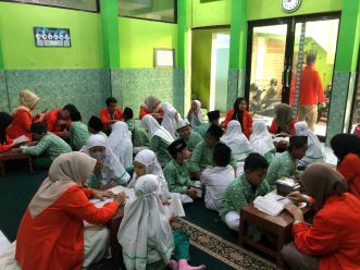 KKN-T ITS PKU Muhammadiyah Solo Sambangi SD Muhammadiyah 11 Solo