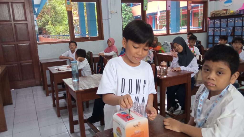 SD Muhammadiyah 1 Solo Tanamkan Gemar Sedekah Sejak Dini