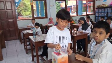 SD Muhammadiyah 1 Solo Tanamkan Gemar Sedekah Sejak Dini