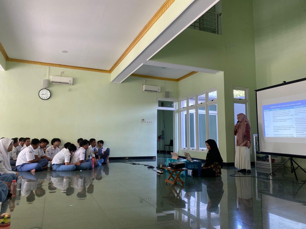 SMA Muhammadiyah PK Solo Dorong Siswa Tulis Artikel Ilmiah