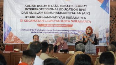 Setelah memberi materi pembekalan Kuliah Kerja Nyata (KKN) pada Kamis-Jumat (18-19/7/2024), Institut Teknologi Sains dan Kesehatan PKU Muhammadiyah Solo menggelar serah-terima 276 mahasiswa KKN kepada Pemerintah Kecamatan Laweyan pada Senin (22/7/2024).