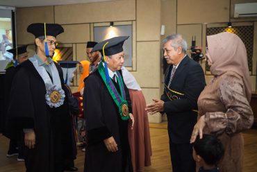 Suwarsono Muhammad, mahasiswa pascasarjana Program Doktoral Pendidikan Agama Islam Universitas Muhammadiyah Surakarta (UMS), pada Rabu (24/7/2024) melaksanakan Pengukuhan Kelulusan Doktor.