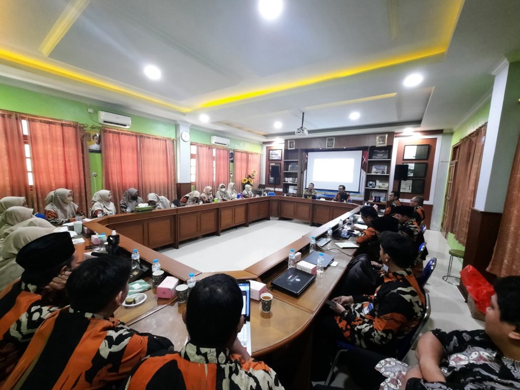 Perkuat Kinerja Guru dan Tenaga Kependidikan, SMP Muhammadiyah PK Solo Gelar Raker dan IHT